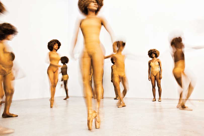 (still; 2011), Lorna Simpson