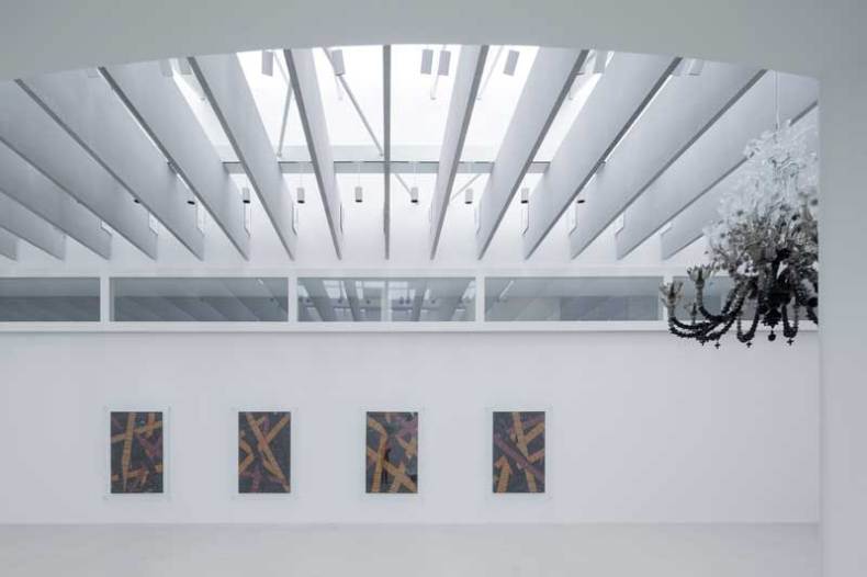 'The Portland Panels: Choreographed Geometry' (2007), Klaus Moje, and 'To Die Upon a Kiss' (2011), Fred Wilson.