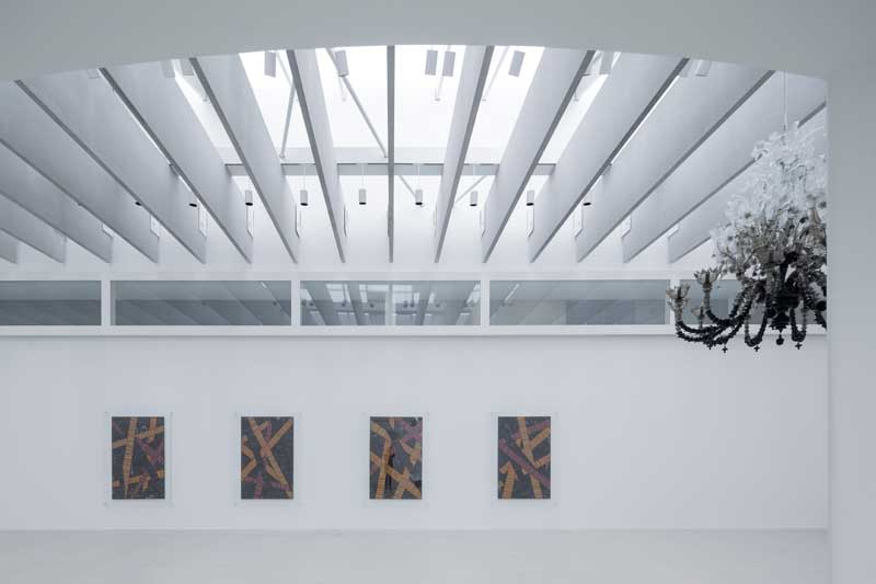 'The Portland Panels: Choreographed Geometry' (2007), Klaus Moje, and 'To Die Upon a Kiss' (2011), Fred Wilson.