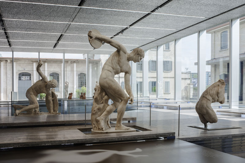 Exhibition view of 'Serial Classic', co-curated by Salvatore Settis and Anna Anguissola, Fondazione Prada Milano (2015).