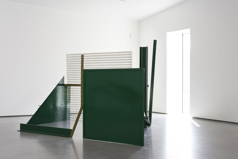Installation view of Caro in Yorkshire, featuring 'The Window' (1966/1967) by Anthony Caro.
