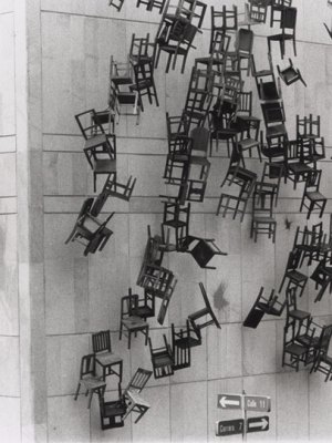 Noviembre 6 y 7 (2002), Doris Salcedo