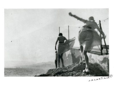 Bibi, Arlette and Irène. Storm in Cannes (May 1929), Jacques-Henri Lartigue