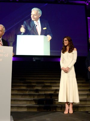 Martin Roth, director of the Victorian and Albert Museum, accepts the Art Fund's Museum of the Year Award 2016 from the Duchess of Cambridge, during a ceremony at the Natural History Museum, London.