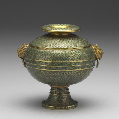 Ritual dou vessel with phoenix-shaped handles (Qing dynasty, reign of Emperor Yongzheng: 1723–35), by the Imperial Workshop, Beijing. Photo: © National Palace Museum, Taipei