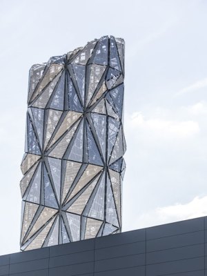 The Optic Cloak (2016), Conrad Shawcross. Photo: Marc Wilmot, courtesy of the Greenwich Peninsula