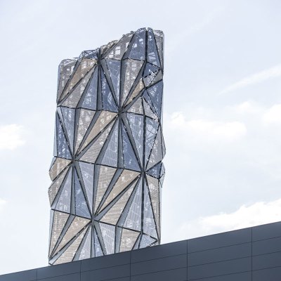 The Optic Cloak (2016), Conrad Shawcross. Photo: Marc Wilmot, courtesy of the Greenwich Peninsula