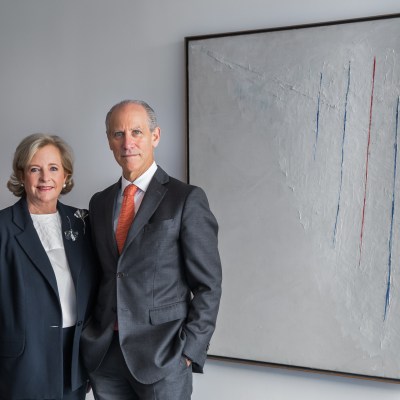 Patricia Phelps de Cisneros and Glenn D. Lowry, Director, The Museum of Modern Art, stand next to Alejandro Otero, 'Colored Lines on White Background' (1950) © 2016 Scott Rudd