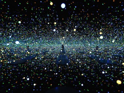 Infinity Mirrored Room - Gleaming Lights of the Souls, (2008), Yayoi Kusama.