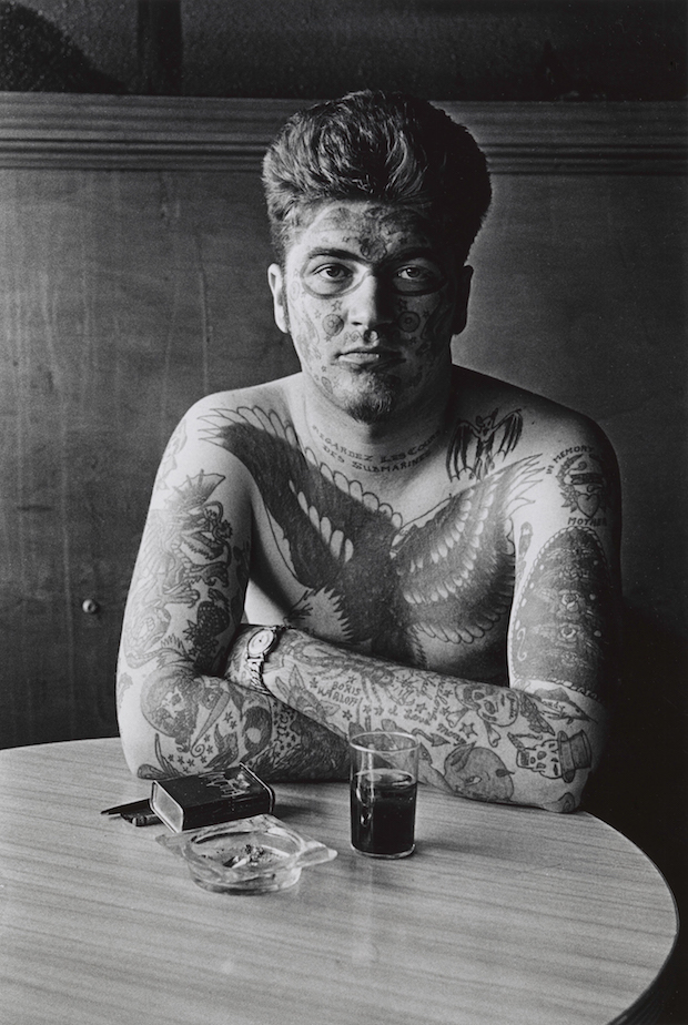 Jack Dracula at a bar, New London, Conn. 1961, Diane Arbus. Courtesy The Metropolitan Museum of Art, New York / copyright © The Estate of Diane Arbus, LLC