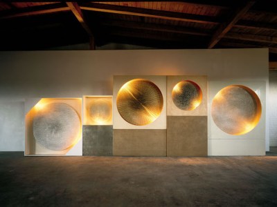 Fünf Lichtscheiben, Kosmische Vision (1961–81), Günther Uecker. Courtesy Archiv Uecker