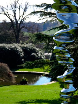 Elliptical Column (2016), Tony Cragg. Photo: Ned Carter Miles