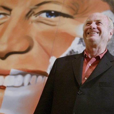 James Rosenquist in front of his painting Elect President at the Guggenheim Bilbao, in May 2004. © RAFA RIVAS/AFP/Getty Images