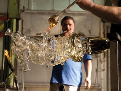 Berengo Studio glassmasters working on a Tony Cragg sculpture, ‘Glasstress 2009’. Courtesy Fondazione Berengo