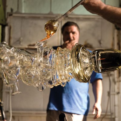 Berengo Studio glassmasters working on a Tony Cragg sculpture, ‘Glasstress 2009’. Courtesy Fondazione Berengo