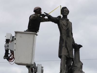 A New Orleans city worker wears body armour and a face covering as he measures the Jefferson Davis monument on 4 May, 2017, in New Orleans, Loiusiana. Photo: Justin Sullivan/Getty Images