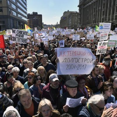 Demonstrators march during a protest in Moscow on 14 May, 2017, against the city's controversial plan to knock down Soviet-era apartment blocks and redevelop the old neighbourhoods. ALEXANDER NEMENOV/AFP/Getty Images