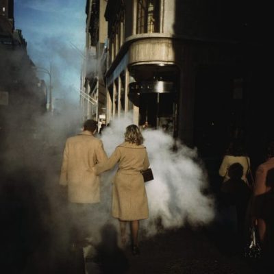 Camel Coat Couple in Street Steam, New York City, 1975, Joel Meyerowitz. Courtesy of the artist and Howard Greenberg Gallery.