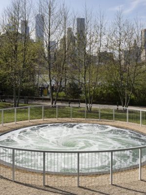 Anish Kapoor’s Descension in Brooklyn Bridge Park, New York. Photo: James Ewing, Public Art Fund, NY © Anish Kapoor, 2017