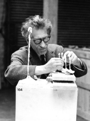 Giacometti working on Four Figurines on a Stand at the Tate Gallery, 1965, © ARS, NY and DACS, London 2017