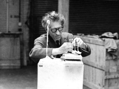 Giacometti working on Four Figurines on a Stand at the Tate Gallery, 1965, © ARS, NY and DACS, London 2017