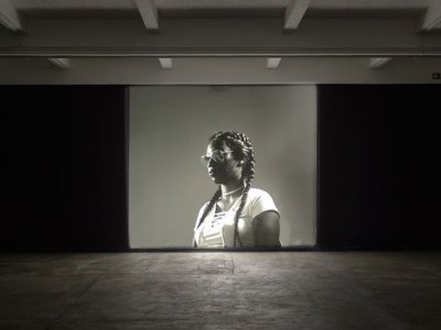 autoportrait (2017), Luke Willis Thompson. Installation view at Chisenhale Gallery 2017. Commissioned by Chisenhale Gallery and produced in partnership with Create. Courtesy of the artist. Photo: Andy Keate