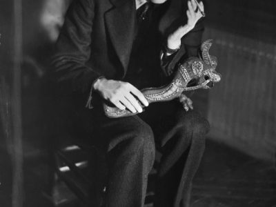 Andre Malraux holding a Khmer sculpture, Photo: © Bettmann/Getty Images