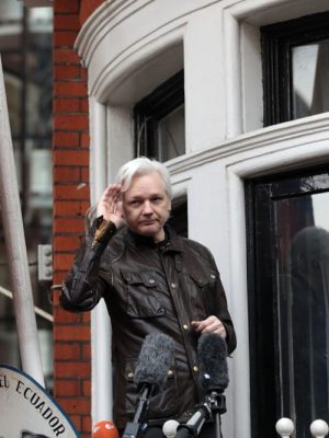Julian Assange gestures as he speaks to the media from the balcony of the Embassy Of Ecuador on May 19, 2017 in London, England. Photo by Jack Taylor/Getty Images