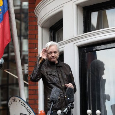 Julian Assange gestures as he speaks to the media from the balcony of the Embassy Of Ecuador on May 19, 2017 in London, England. Photo by Jack Taylor/Getty Images