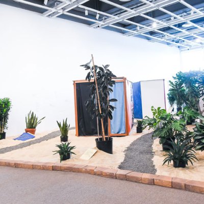 Tropicália (1966–67), Hélio Oiticica: installation view at the Whitney Museum of Art, New York, 2017. Collection of César and Claudio Oiticica. Photo: Matt Casarella