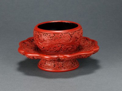 Imperial dragon and lotus decorated bowl stand, China, Yongle period (1403–24).