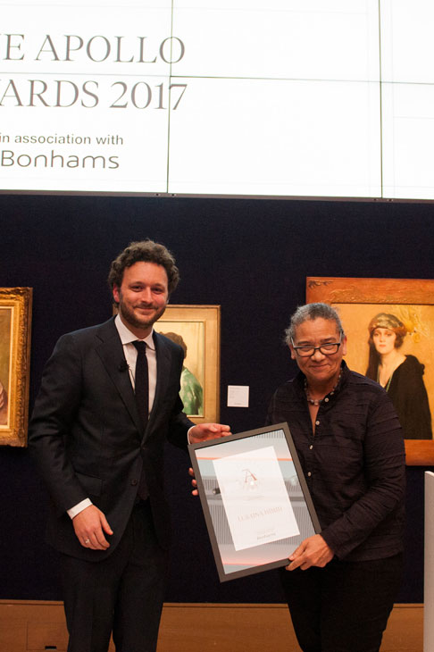 Apollo Awards 2017: Lubaina Himid, winner of the Artist of the Year category, collects her awards from Apollo editor Thomas Marks. Photo © Anne Schwarz