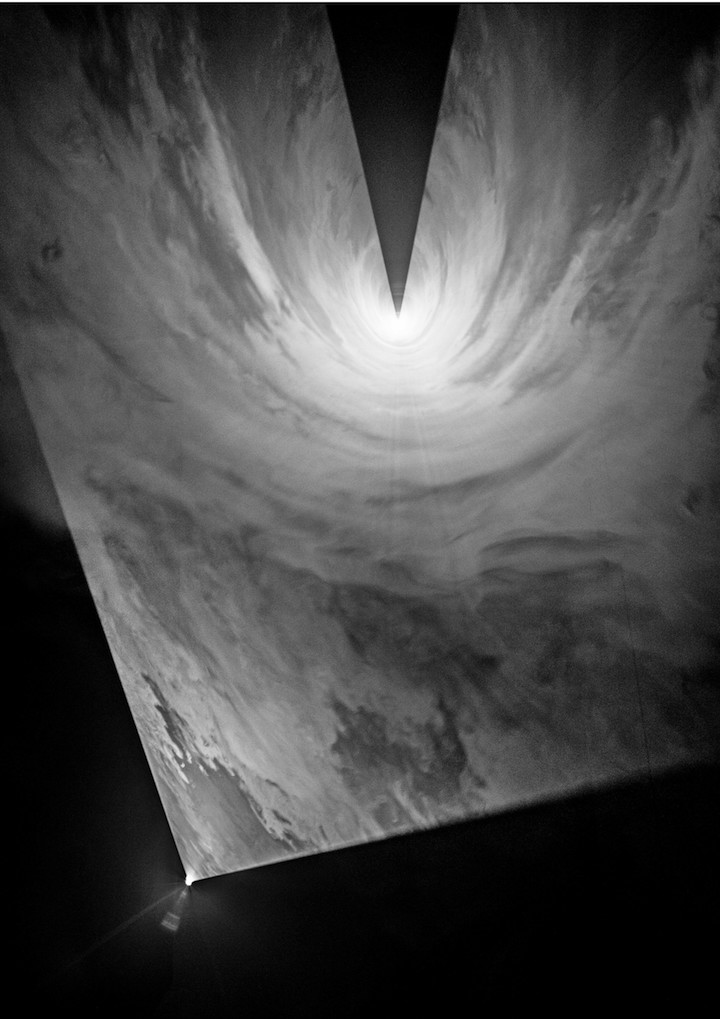 Smoke Screen (2017), Anthony McCall. Courtesy of Hepworth Wakefield