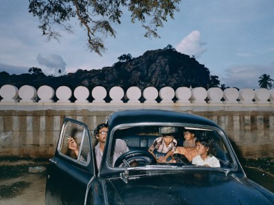 Shravanabelagola, Karnataka, India 1981 (1981), Mitch Epstein.