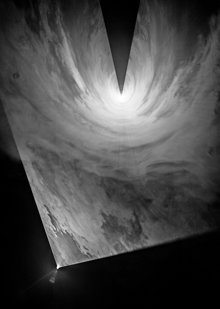 Smoke Screen II (2017), Anthony McCall.