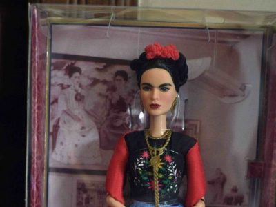 A Barbie doll depicting late Mexican artist Frida Kahlo, is exhibited – alongside other commercial products – at her sister's house in the neighborhood of Coyoacan, Mexico City,on April 19, 2018. Photo: ALFREDO ESTRELLA/AFP via Getty Images