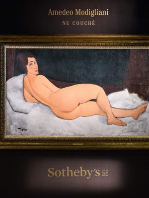 Amedeo Modigliani's Nu couché (sur le côté gauche) at Sotheby's Hong Kong in April 2018.
