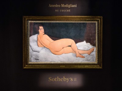 Amedeo Modigliani's Nu couché (sur le côté gauche) at Sotheby's Hong Kong in April 2018.