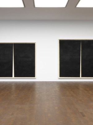 Installation view of ‘Richard Serra: Rifts’ at Gagosian, Grosvenor Hill, London, 2018.