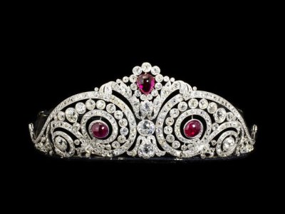 Diamond and synthetic ruby tiara (1913), Henri Lavabre for Cartier. Victoria and Albert Museum, London