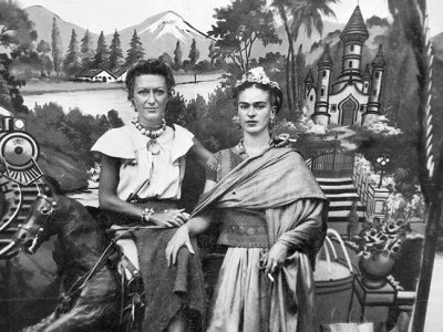 Detail of photograph of Jacqueline Lamba and Frida Kahlo in Pátzcuaro, Mexico, in 1938 (photographer unknown)