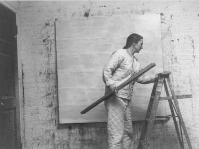 Agnes Martin photographed in her studio in 1960 by Alexander Liberman. Alexander Liberman Photography Archive, The Getty Research Institute, Los Angeles