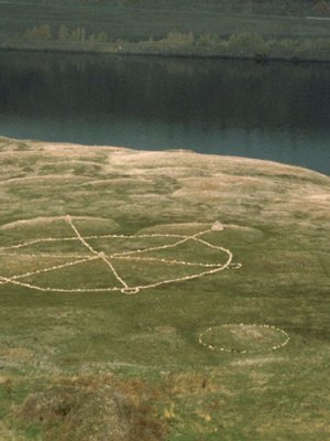 Stone Alignments/Solstice Cairns (1979), Michelle Stuart.
