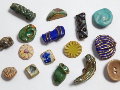 A selection of glazed ceramic buttons (1944–45), Lucie Rie.