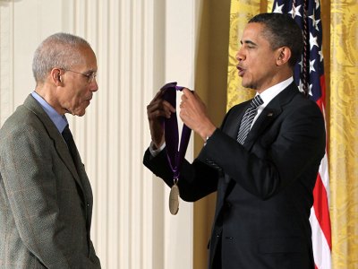 Martin Puryear receiving a 2011 National Arts and Humanities Medal from then-US President Barack Obama.