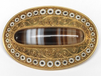 Gold and agate brooch (1865), made by the Phillips Brothers.
