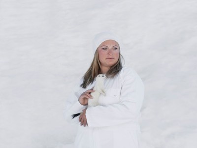 Janet with Ermine (2018), Melanie Manchot.