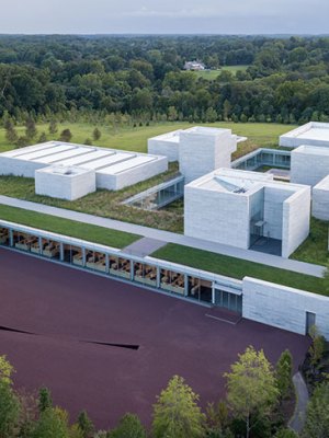 Aerial view of the Pavilions and Michael Heizer’s Compression Line (1968/2016).