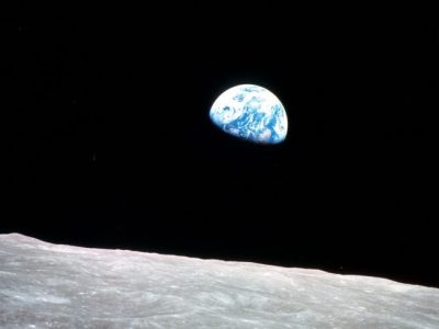 The Earth as it appeared to the Apollo 8 astronauts from the orbit of the moon on 24 December, 1968, photo: wikimedia commons