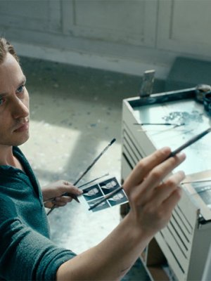 Tom Schilling as Kurt Barnert.
